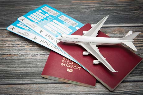 航空券、滞在先等の手配
