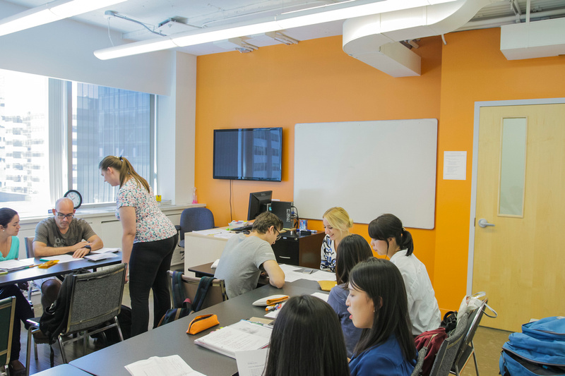 カナダの学校で行われる授業の風景