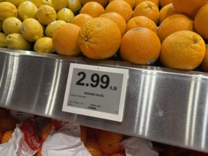 商品名と番号が書かれた値札